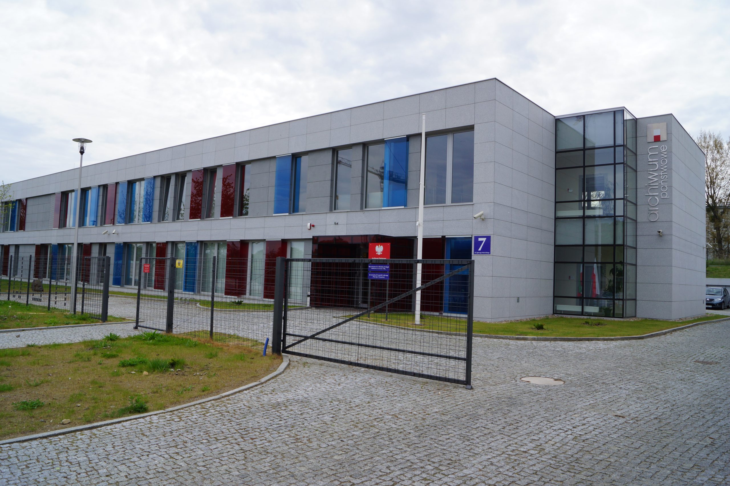 Zdjęcie frontu budynku Archiwum Państwowego w Gorzowie Wielkopolskim