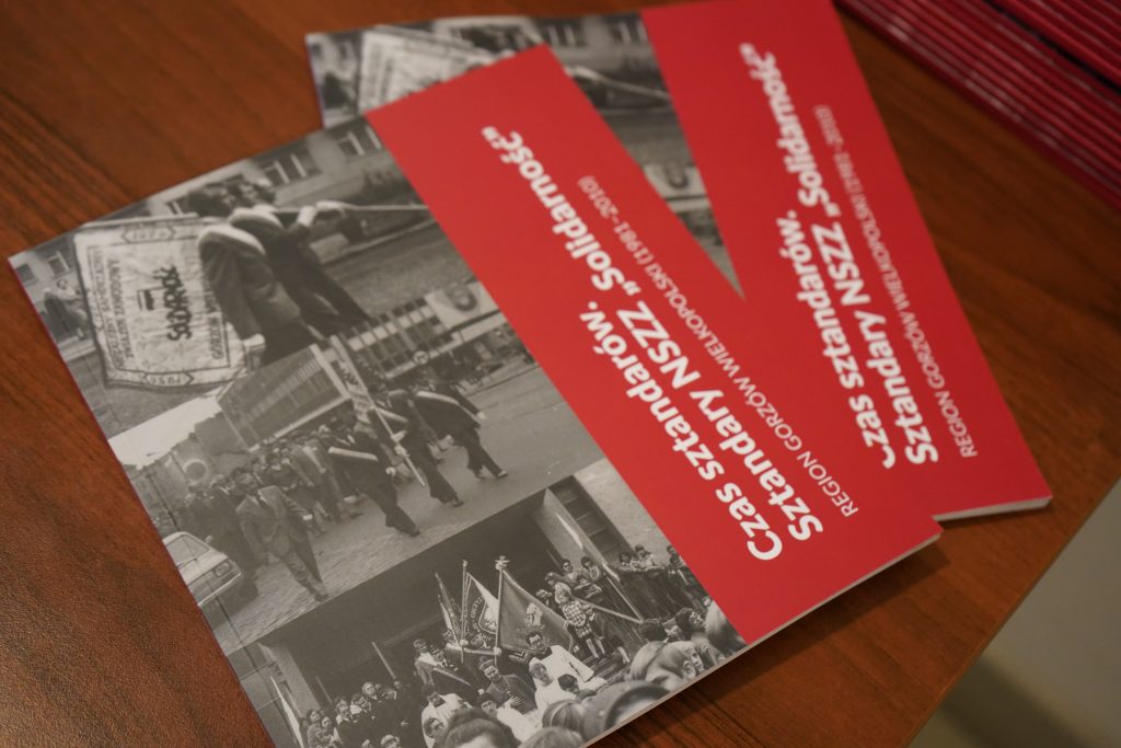 Dwa egzemplarze książki Czas sztandarów