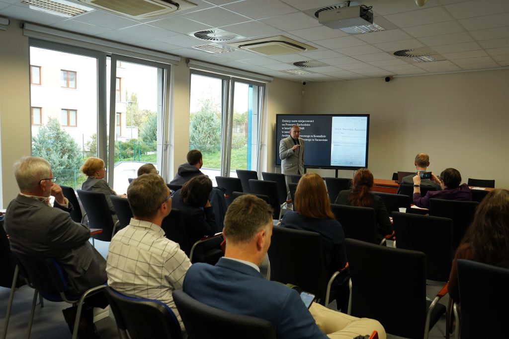 Widok na uczestników konferencji.